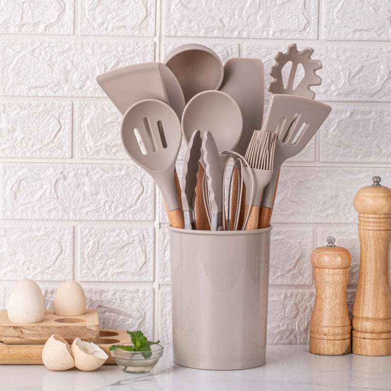 Conjunto de Utensílios de Cozinha em Silicone – 12 Peças com Cabos de Madeira