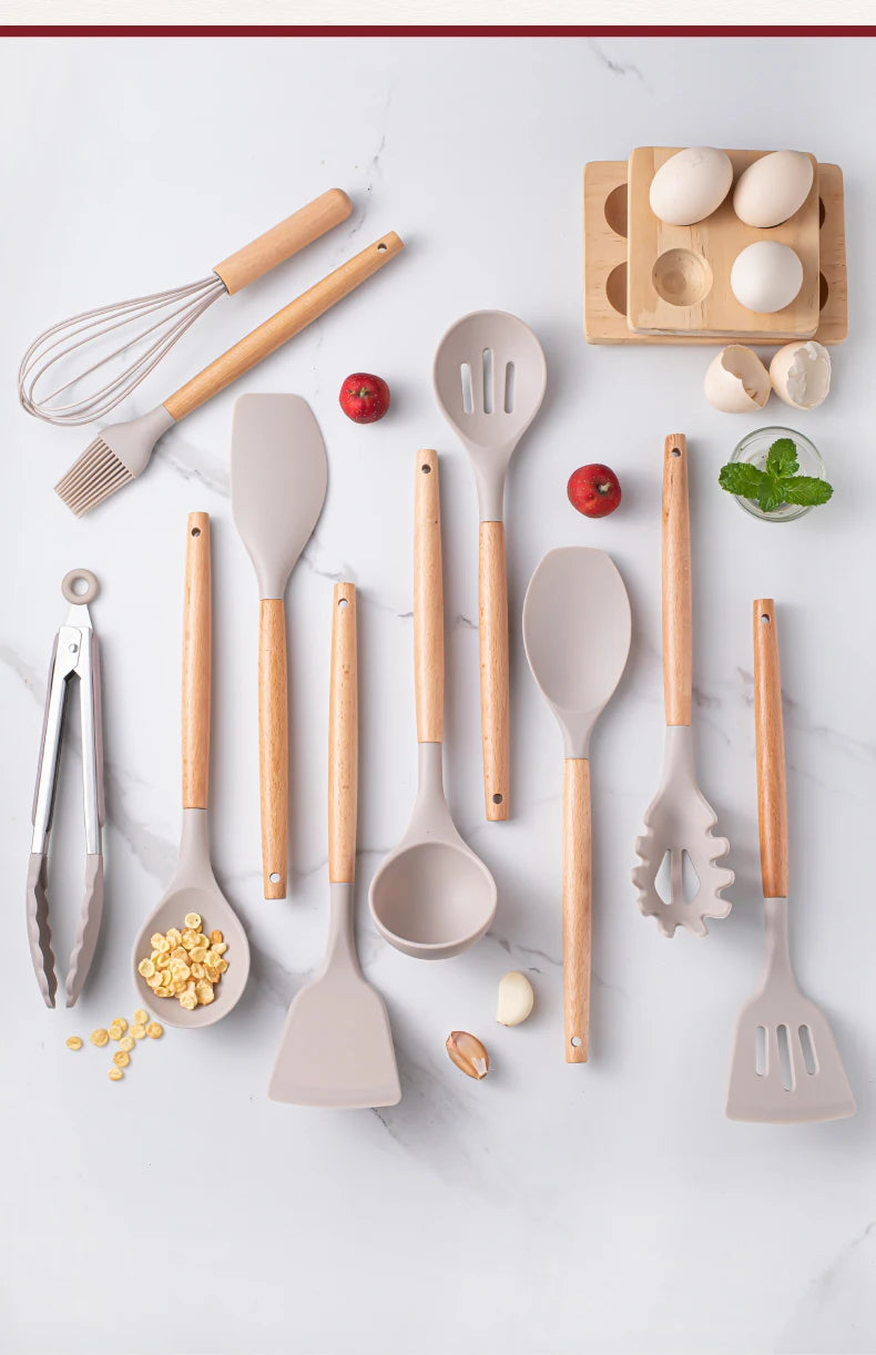 Conjunto de Utensílios de Cozinha em Silicone – 12 Peças com Cabos de Madeira