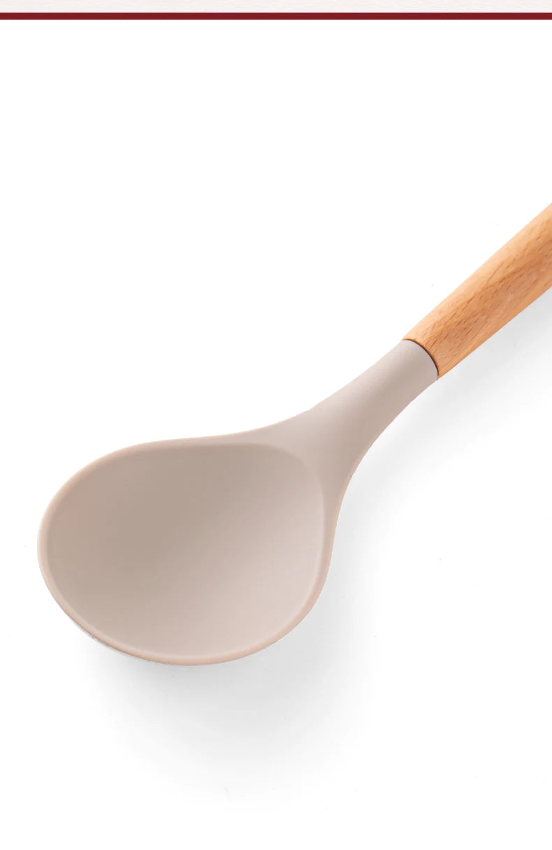 Conjunto de Utensílios de Cozinha em Silicone – 12 Peças com Cabos de Madeira