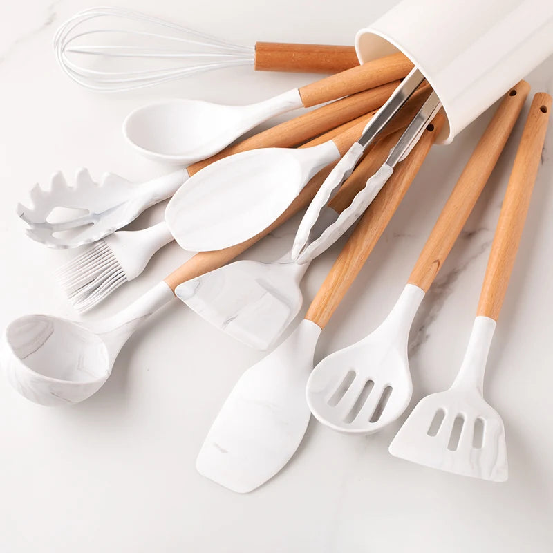 Conjunto de Utensílios de Cozinha em Silicone – 12 Peças com Cabos de Madeira