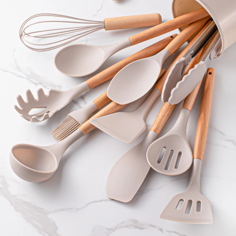 Conjunto de Utensílios de Cozinha em Silicone – 12 Peças com Cabos de Madeira