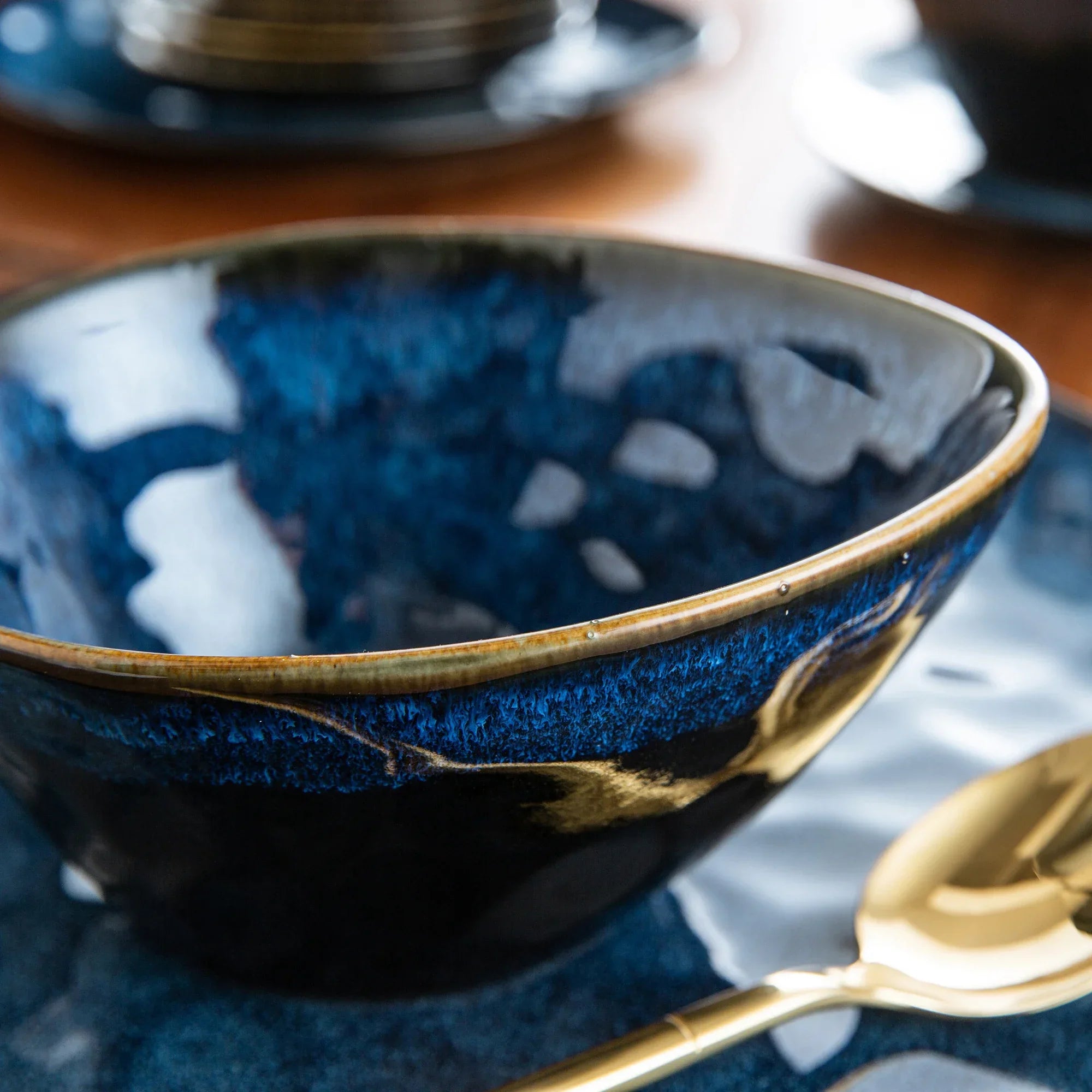 Blue Eye 11-Piece Dinnerware Set